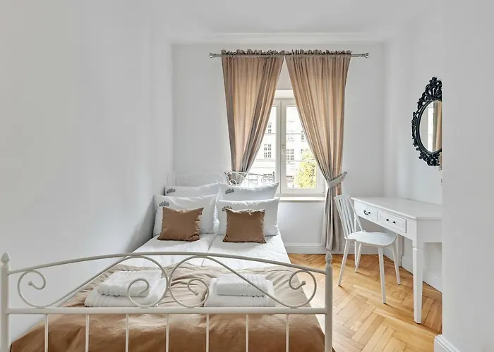 Dlugi Targ Street, Main Old Town & Riverside By Downtown Apartments